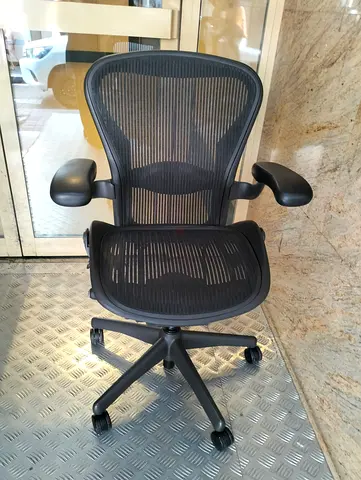Im selling Herman Miller Areon chair size B size and C available