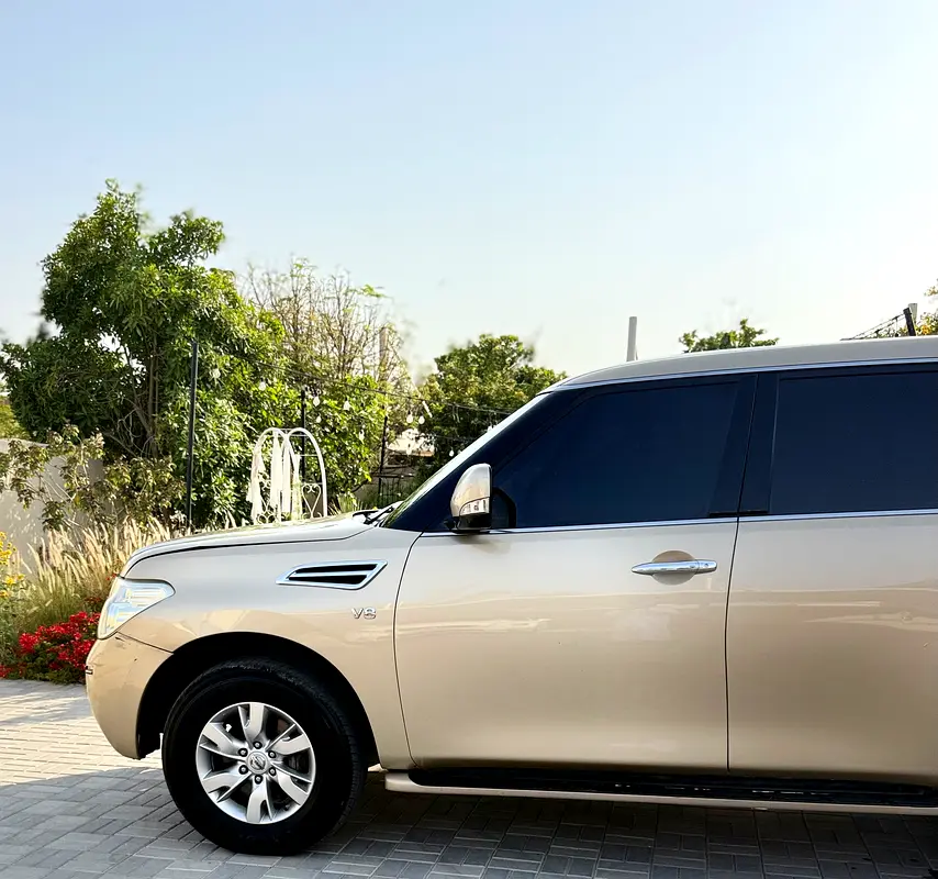 Nissan Patrol 2013 — photo 1 of 20