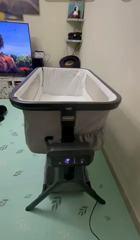 giggles zeus auto swing bassinet