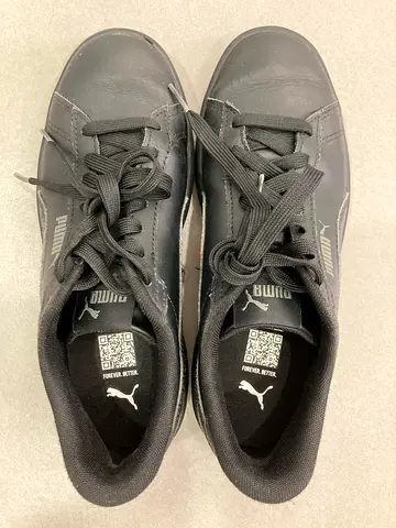puma all-black kids tennis shoes, very good condition, UK4
