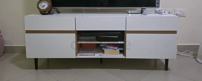 TV Table with 5 Drawers and Storage – First Owner, Bought New, Excellent Condition