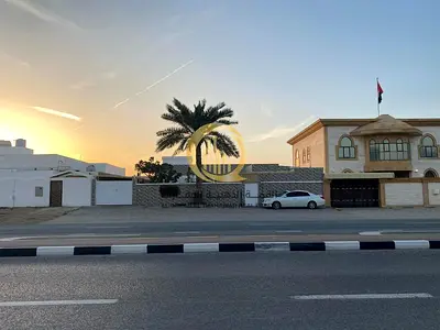 For sale: a traditional house in the Al-Subkha area. On a main street, opposite Al-Nakhilat.