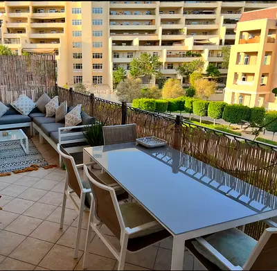 Outdoor table and 6 chairs