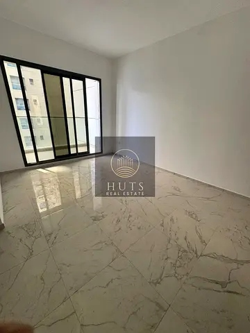 UNFURNISHED | IMMACULATE CONDITION | BRIGHT & AIRY | CITY & POOL LIFE STYLE