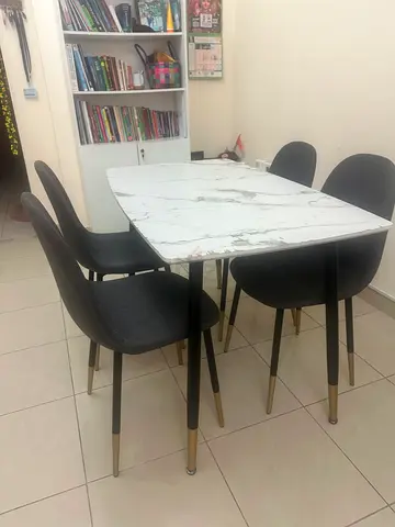 4 Seater Small Dinning Table