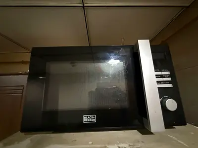 Black  Decker Microwave - Good Working Condition