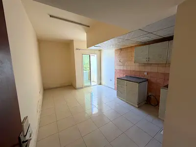 Studio apartment for annual rent in Al Rawda 1, Ajman. Excellent location next to Sheikh Ammar Street and on the main road. A great opportunity