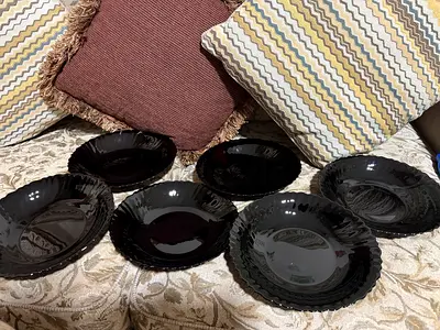 Set of 6 Black Ceramic Dinner Plates (Excellent Condition)