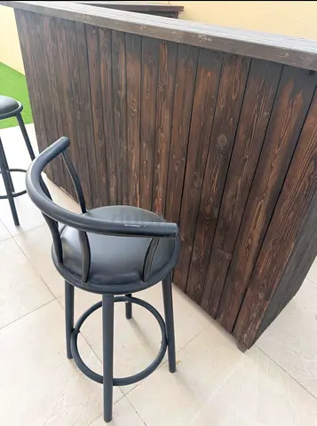 Wooden Home Bar Counter with 3 Black Bar Stools - Used