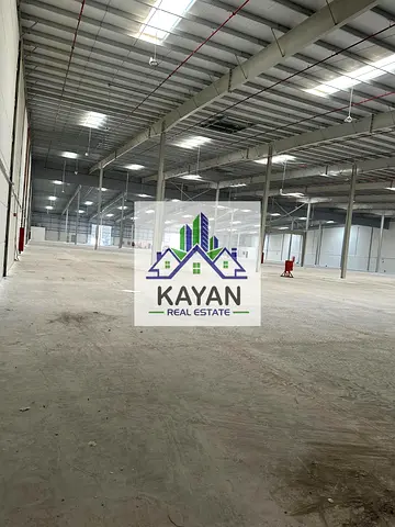 warehouse for rent 49,205 sq.ft and a center height of 13.5 meters- 3-side road access, 6 sliding doors, 2 rolling