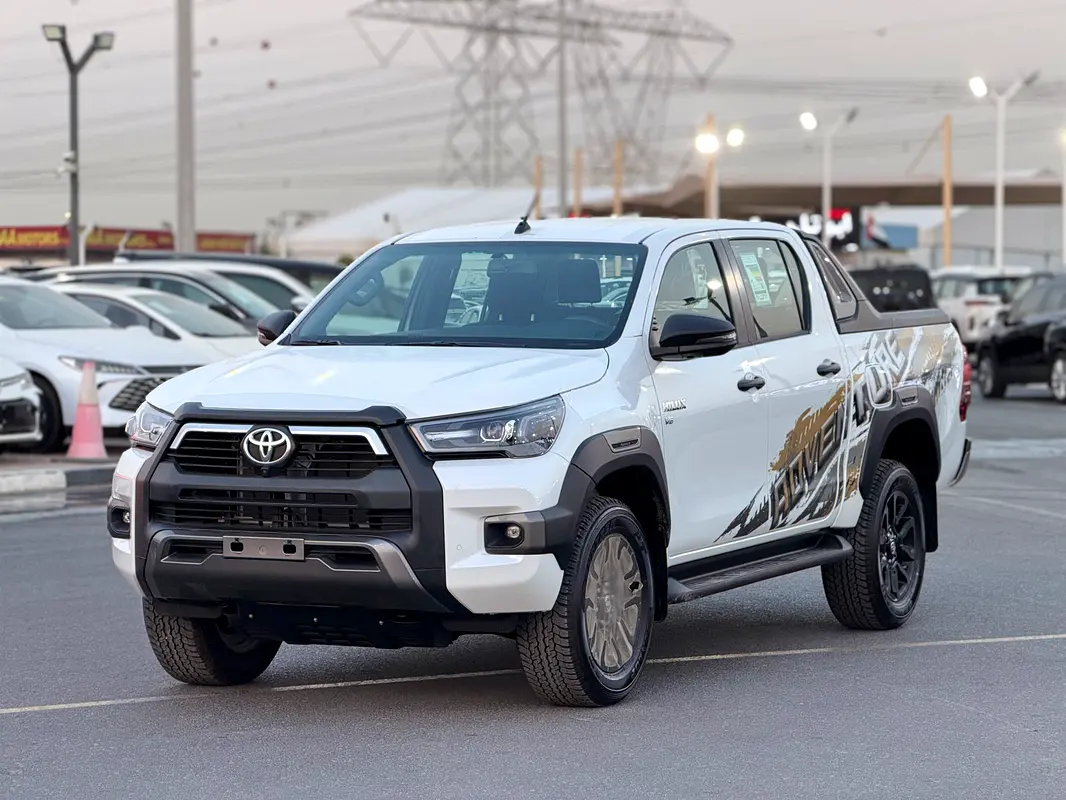 Toyota Hilux 2026 — photo 1 of 20