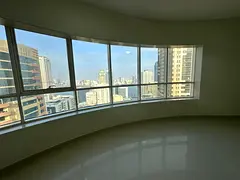 Three-bedroom apartment for annual rent in Al Khan, Sharjah, near Al Tarboush Syrian Restaurant. Ver