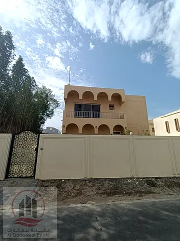 فيلا عائلية للإيجار في الرفاعة بحوش كبير وسعر مميز