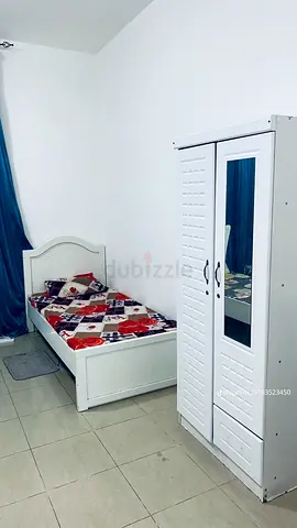 Bed space for rent on sheikh zayed road in a very good apartment