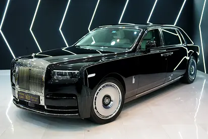 2025 Phantom EWB, Executive Rear Seats w/ Entertainment Display, Bespoke Audio, Dealer Warr + Serv!!