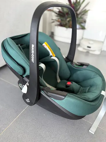 Maxi Cosi Pebble 360 Pro Baby Car Seat 0-15 months, 1yr Use Like New + Newborn Insert
