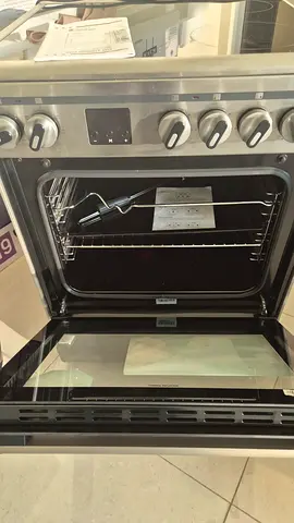 Stainless Steel Freestanding electric cooker Oven with 4 Burners - Good Condition very light used