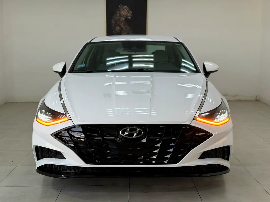 Hyundai Sonata 2020 — photo 1 of 14
