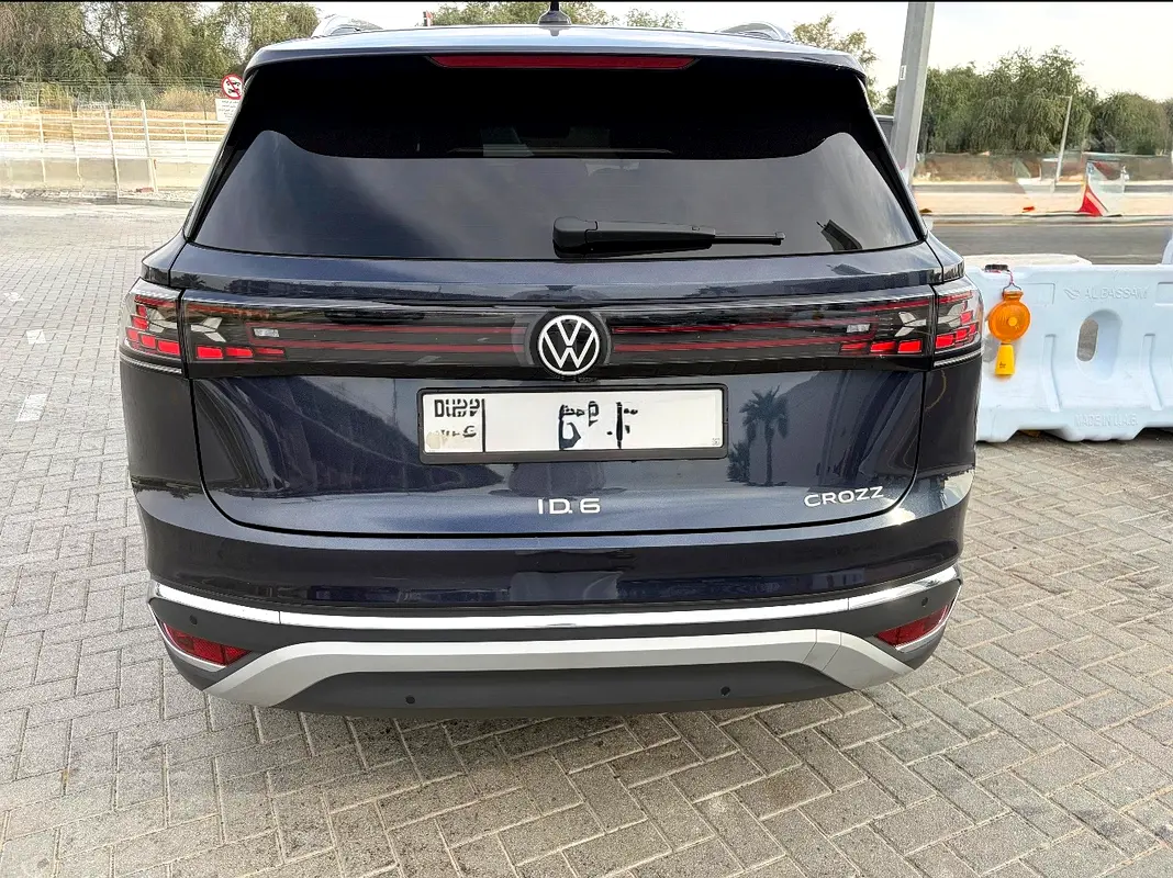 Volkswagen ID.6 2022 — photo 1 of 4