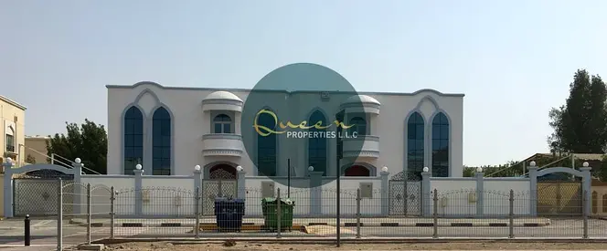 فيلا للايجار بموقع متميز بالشارقة علي شارع رئيسي ومساحة ضخمة وتشطيبات فخمة