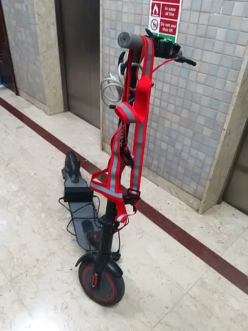 Foldable Electric Scooter, Free charger and Vest - Used