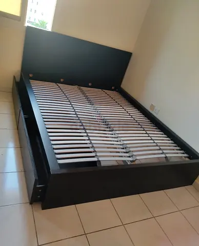 IKEA malam king‑size bed (180 × 200 cm) with 2 storage drawers underneath and an IKEA mattress ✨