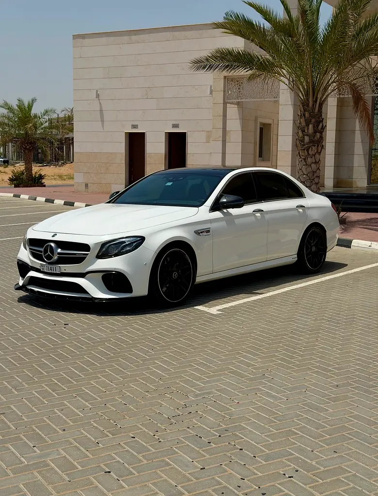 Mercedes-Benz E-Class 2019 — photo 1 of 8