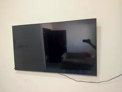 Samsung 55-inch LED TV - Wall Mounted/table mounted and very Good Condition