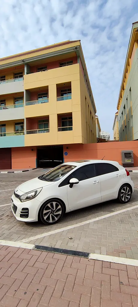 Kia Rio 2015 — photo 1 of 9