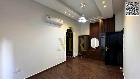 Two-story villa in Al Yasmin, 5 bedrooms, at a special price including electricity, water, and air conditioning. Located in one of Ajman's most presti