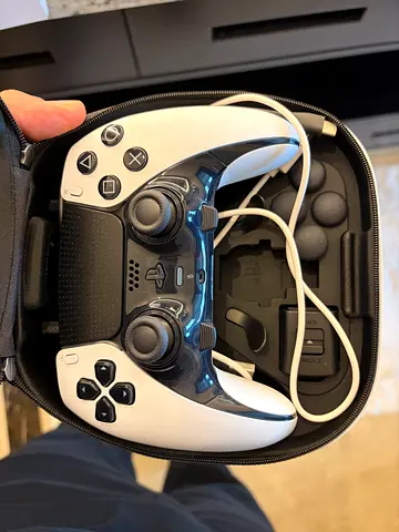 Sony PS5 DualSense Controller with Carry Case (White) - Good Condition
