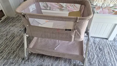 Beside Co-Sleeper Bassinet in Beige - Good Condition