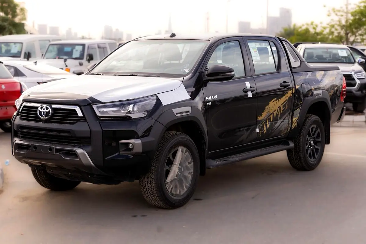 Toyota Hilux 2026 — photo 1 of 13