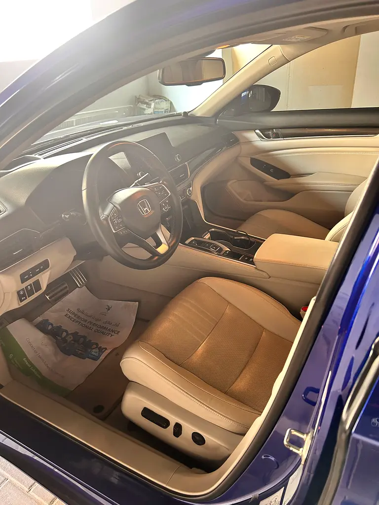 Honda Accord 2019 — photo 1 of 5