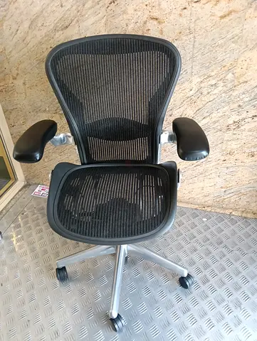 Selling herman miller Aeron chair.good condition only little use
