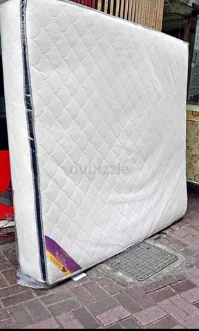 Almost-new Queen Mattress — Clean, Firm Support