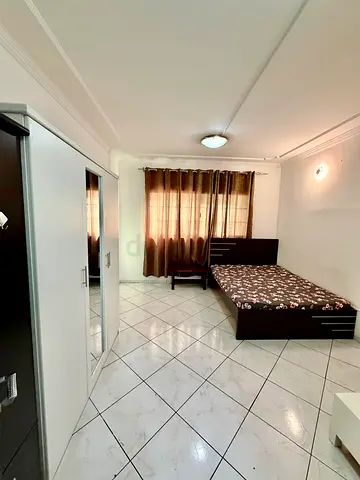 Room for rent in mankhool for executive or couple I limited number of people in a 2br apt