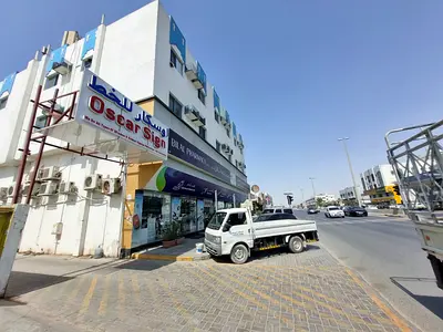2500 SQRFT WEREHOUSE COMMIERCIAL MECHANICAL WORK SHOP CARPENTRY,ALUMUNIUM,STORAGE PURPOSE WASHROOM 3 PHASE READY TO MOVE MAIN ROAD OPPOSIT CATERPILLAR