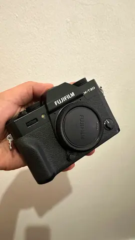 XT20 mirrorless fujifilm (body only)