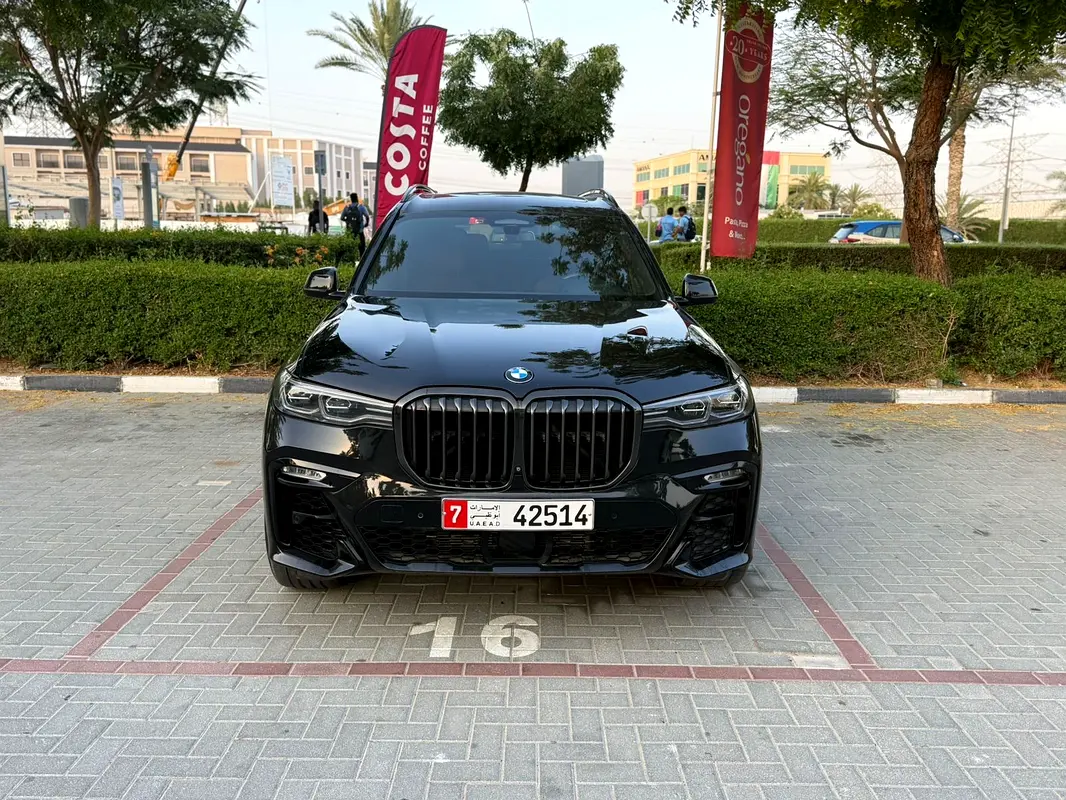 BMW X7 2022 — photo 1 of 16