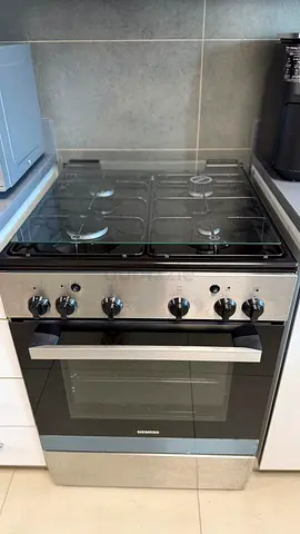 Siemens freestanding gas cooker with oven - good condition