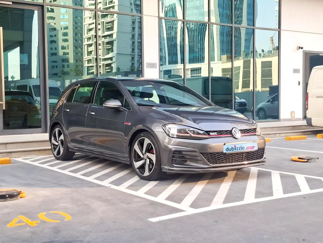 Volkswagen Golf 2018 — photo 1 of 15