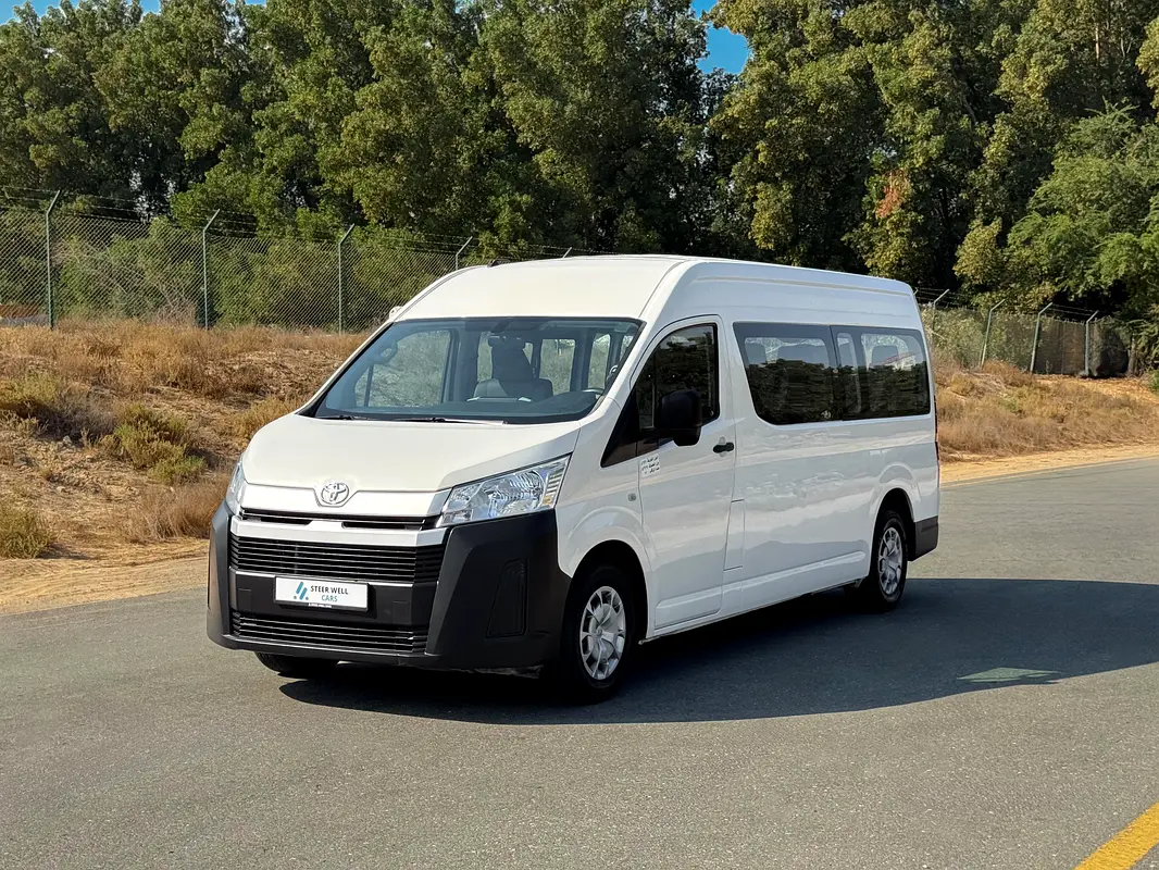 Toyota Hiace 2021 — photo 1 of 18