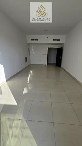 الايجارسنوي عجمان الجرف 2 جنب المدرسة الهندية البنايه عائلات شقه ثلاث غرف وصاله مع غرفه خدمة 2 بلكونه 4 حمام الغرف ماسترمساحات كبيره تشطيبات ممتيزة