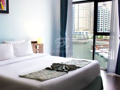 Chic 2BR Apartment with Private Balcony & Marina View