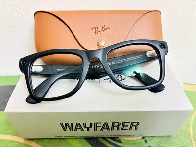 Ray-Ban Wayfarer Matte Black Sunglasses with Case gen 1