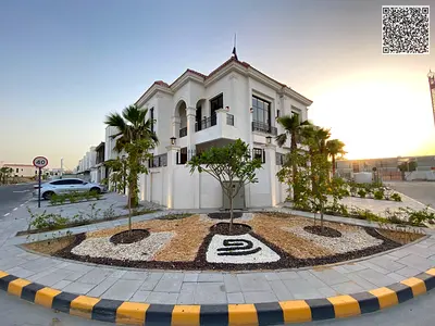 فيلا فاخرة بتصميم عصري وتشطيبات راقية وحديقة ومسبح خاص. السعر يشمل الكهرباء والماء وتكييف الهواء.