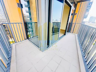STUNNING | MODERN | ENSUITE | 2 PARKING | NEAR METRO