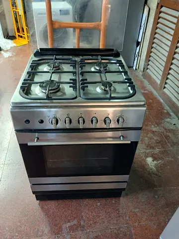 Compomatic 4 burner full gas cooker same like new condition for sale