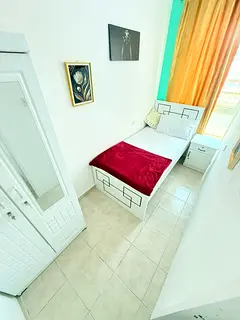Ladies Partition for rent for single lady ready to move in oud metha ladies apartment 1800 pm